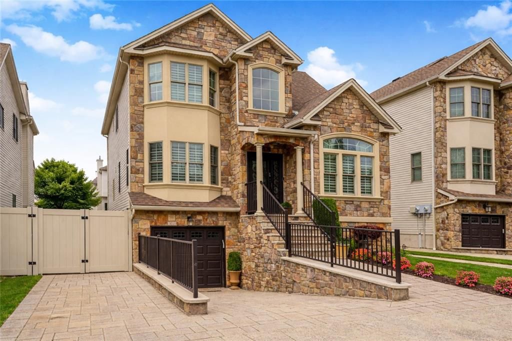 Photo of 86 Castor Place, Staten Island, NY 10312 (MLS # 500858)