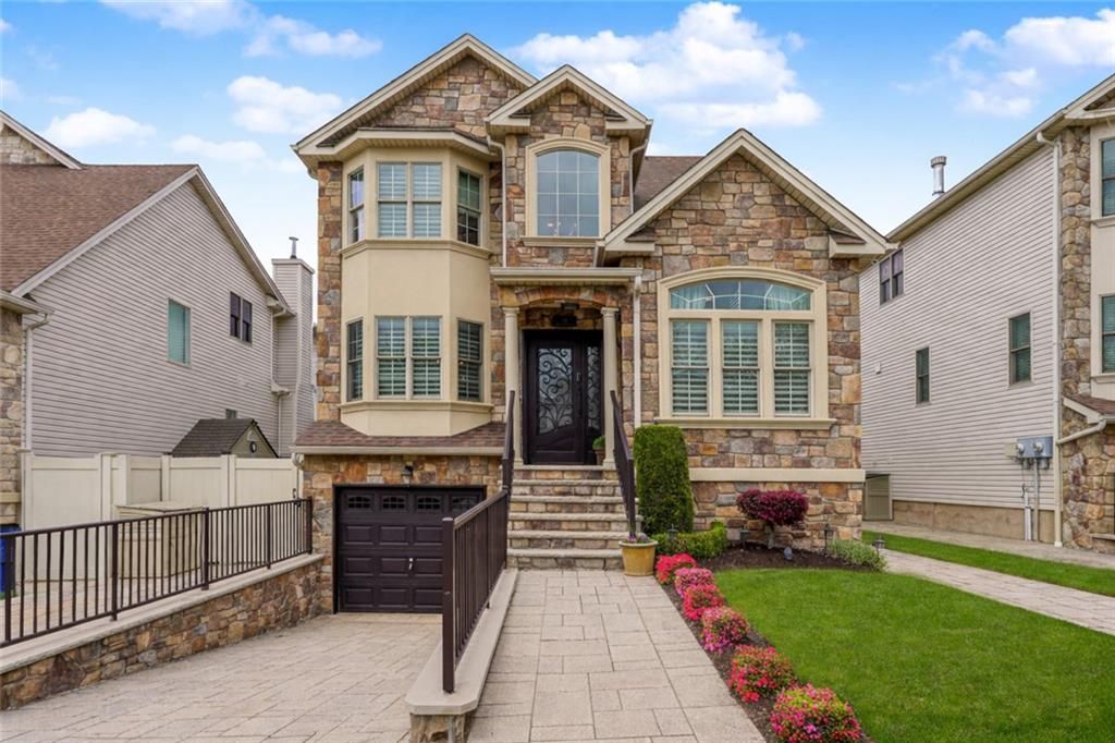 Photo of 86 Castor Place, Staten Island, NY 10312 (MLS # 500858)