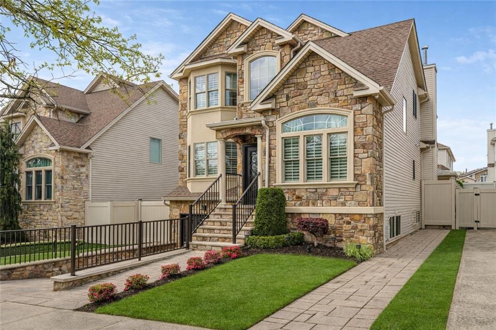 Photo of 86 Castor Place, Staten Island, NY 10312 (MLS # 500858)