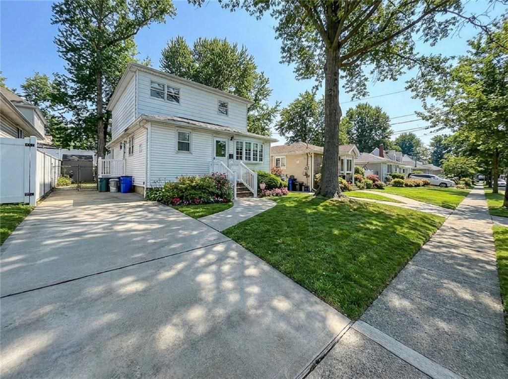 Photo of 37 Elmwood Avenue, Staten Island, NY 10308 (MLS # 498571)