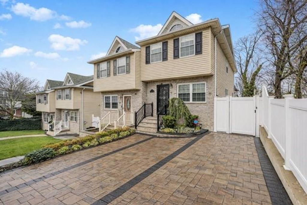 Photo of 47 Garden Street, Staten Island, NY 10314 (MLS # 499593)