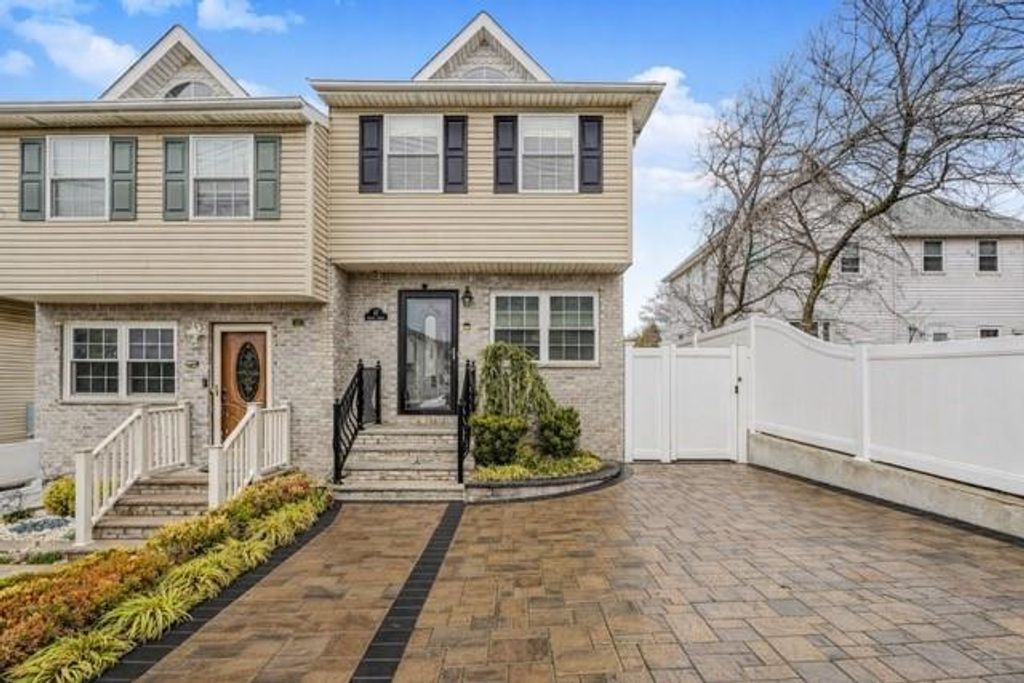 Photo of 47 Garden Street, Staten Island, NY 10314 (MLS # 499593)