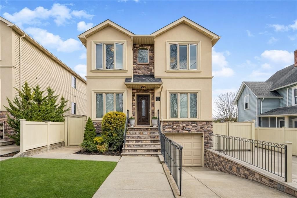 Photo of 15 Androvette Avenue, Staten Island, NY 10312 (MLS # 499650)