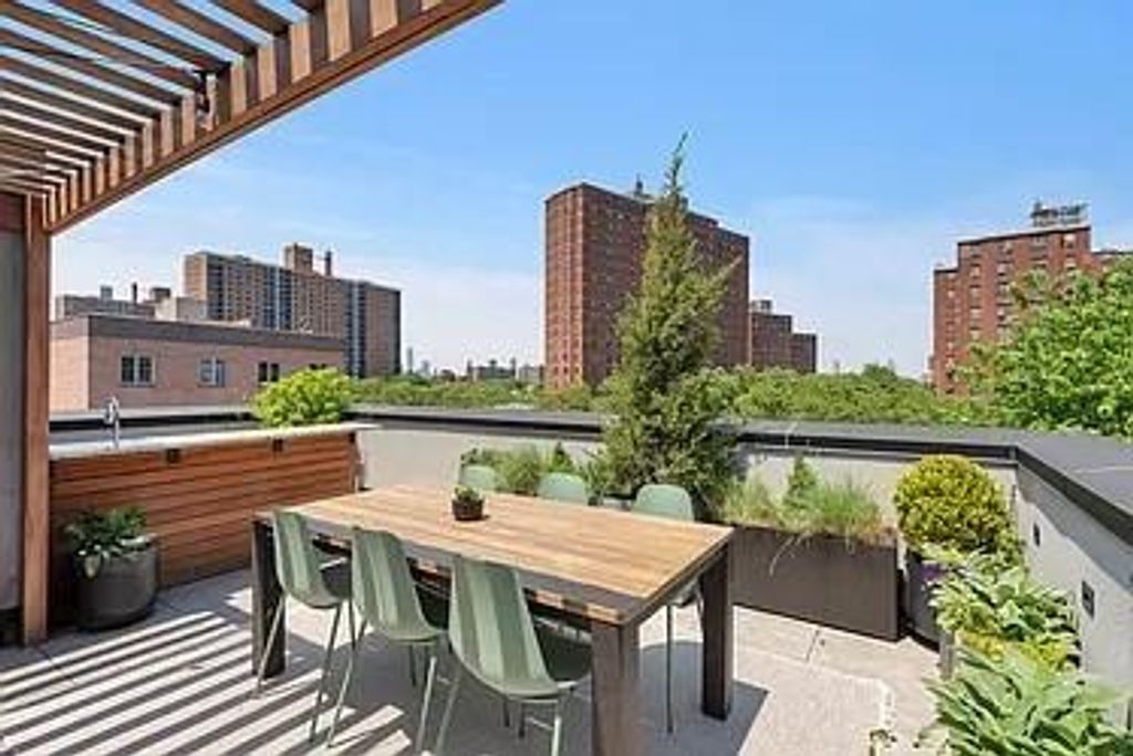 Photo of 452 Lafayette Avenue #2F, Brooklyn, NY 11205 (MLS # 502336)