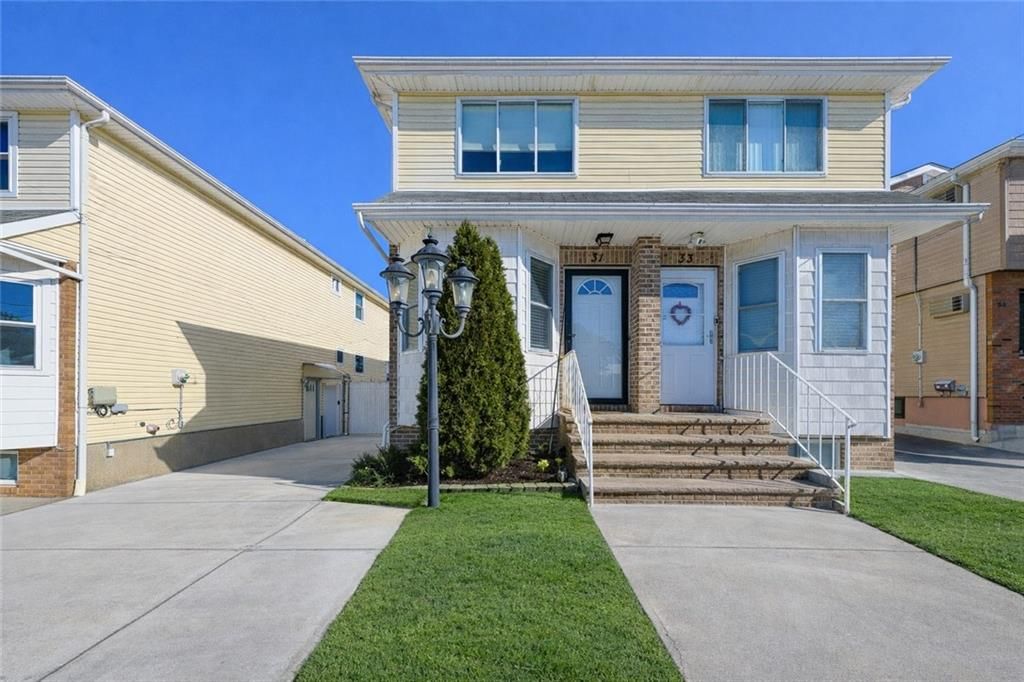 Photo of 31 Livingston Avenue, Staten Island, NY 10314 (MLS # 498925)