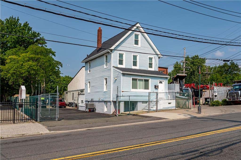 Photo of 306 South Avenue, Brooklyn, NY 10303 (MLS # 503838)