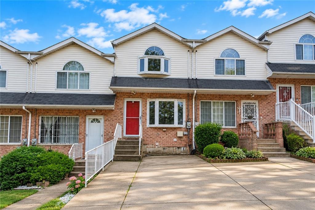 Photo of 21 Kansas Avenue, Staten Island, NY 10305 (MLS # 504745)