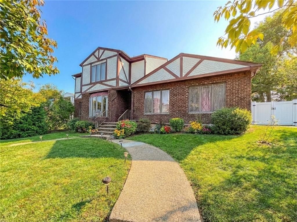 Photo of 282 Boscombe Avenue, Staten Island, NY 10309 (MLS # 498431)