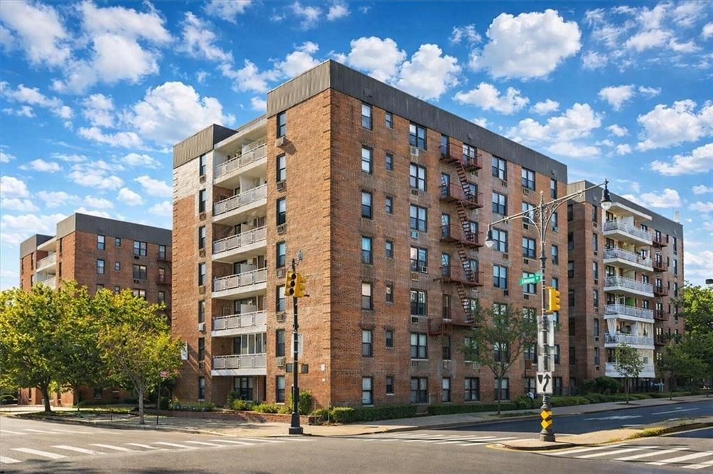Photo of 3235 Emmons Avenue #612, Brooklyn, NY 11235 (MLS # 499148)
