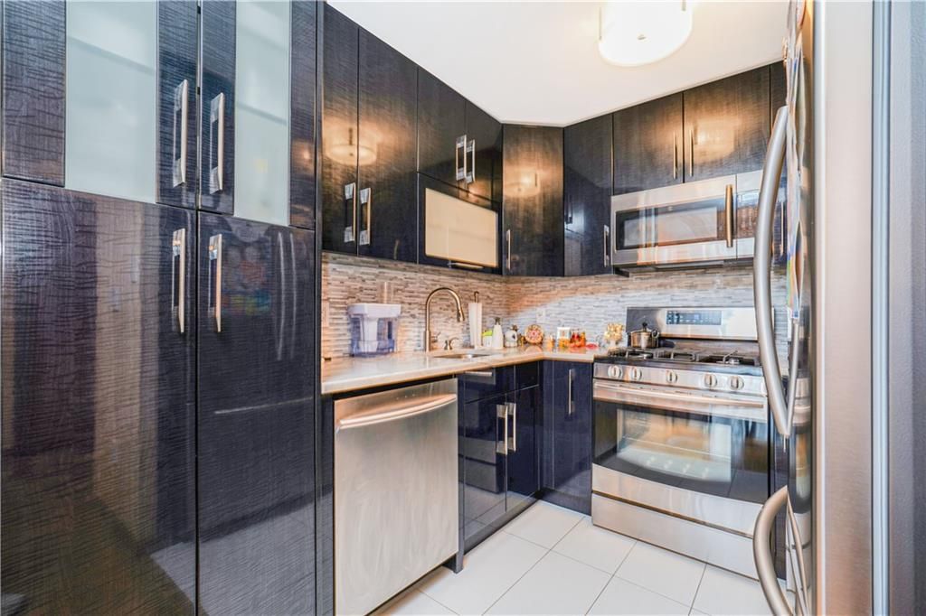 Photo of 70 Oceana Drive #5E, Brooklyn, NY 11235 (MLS # 499093)