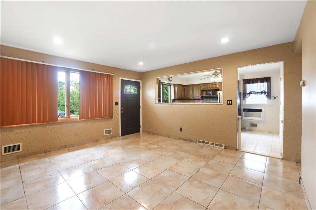 Photo of 273 Ramona Avenue, Staten Island, NY 10312 (MLS # 503659)