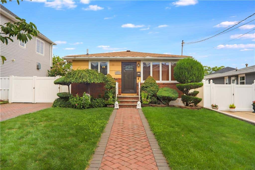 Photo of 273 Ramona Avenue, Staten Island, NY 10312 (MLS # 503659)