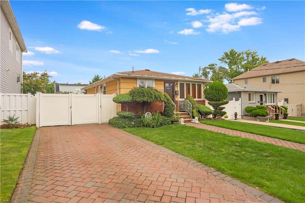 Photo of 273 Ramona Avenue, Staten Island, NY 10312 (MLS # 503659)