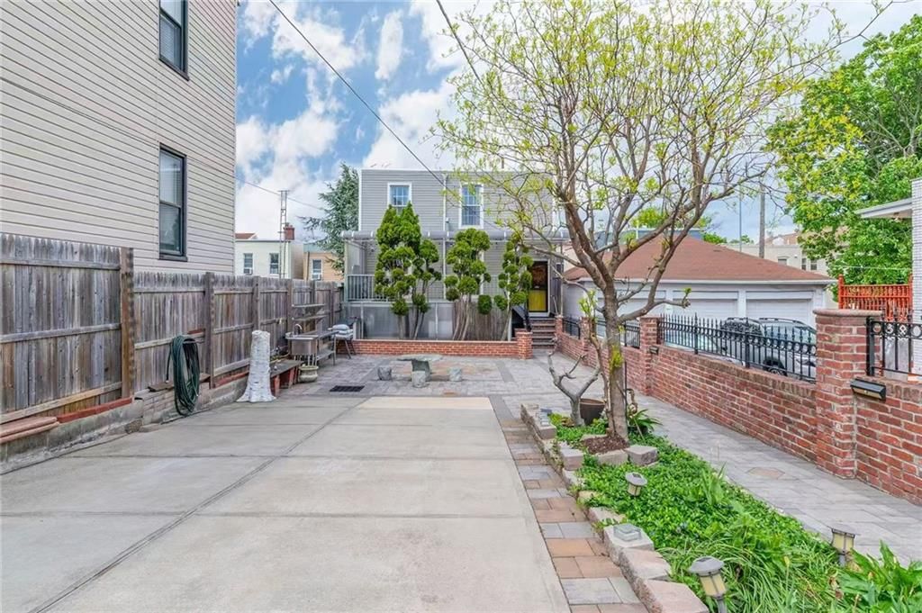 Photo of 61-41 Maspeth Avenue, Flushing, NY 11378 (MLS # 501502)