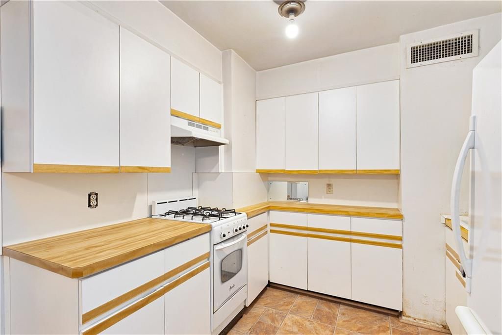 Photo of 1625 Emmons Avenue #1S, Brooklyn, NY 11235 (MLS # 487650)