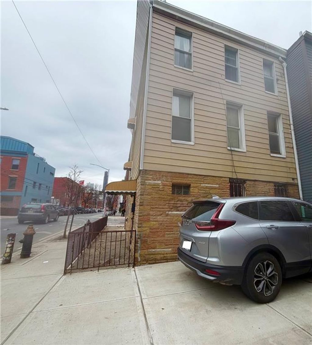 Photo of 124 2nd Street, Brooklyn, NY 11231 (MLS # 499877)