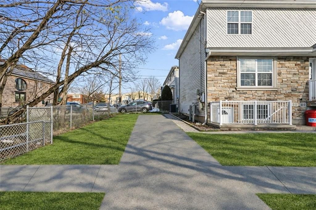 Photo of 3 Mann Avenue, Staten Island, NY 10314 (MLS # 499021)
