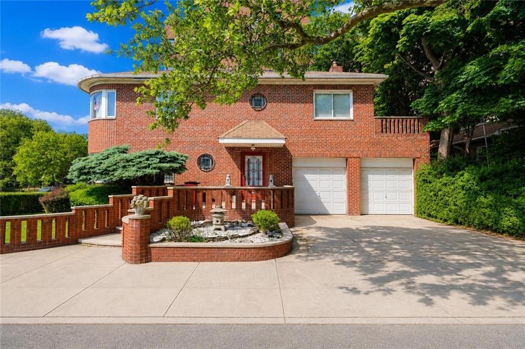 Photo of 1 Bay Ridge Parkway, Brooklyn, NY 11209 (MLS # 501635)