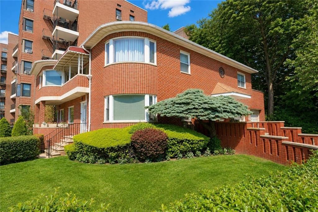 Photo of 1 Bay Ridge Parkway, Brooklyn, NY 11209 (MLS # 501635)