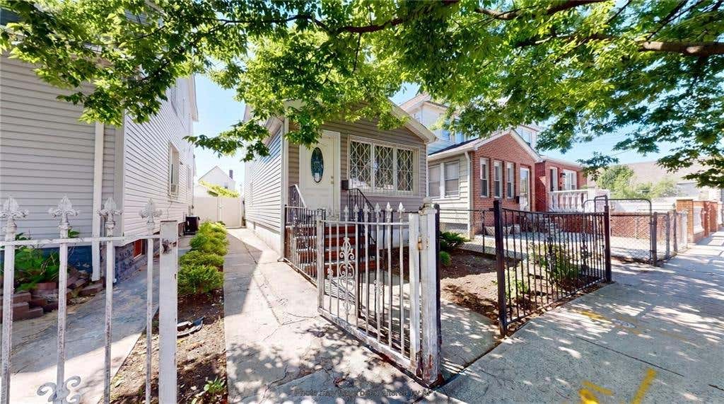 Photo of 150-18 115th Drive, Queens, NY 11434 (MLS # 502307)