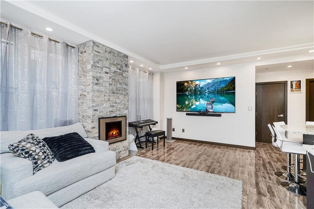Photo of 45 Oceana Drive #4G, Brooklyn, NY 11235 (MLS # 498302)