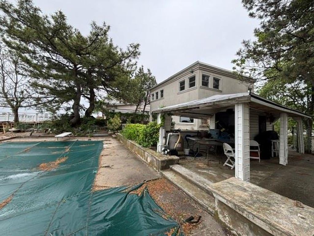 Photo of 5100 Oceanview Avenue, Brooklyn, NY 11224 (MLS # 501918)