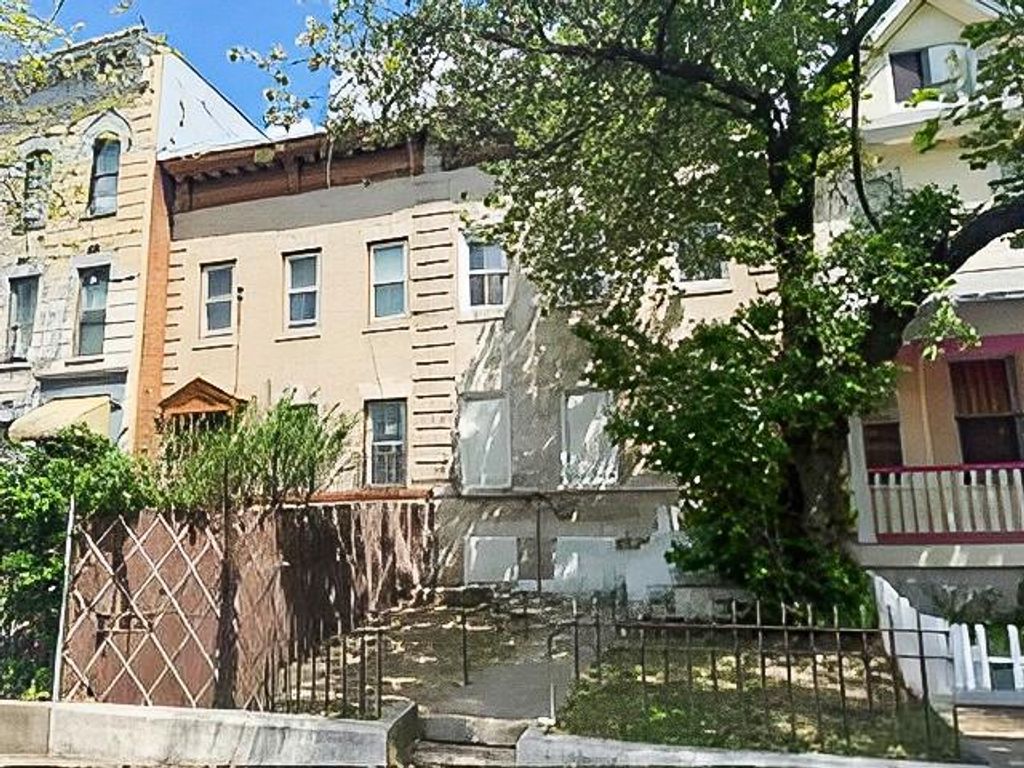 Photo of 23 Kenilworth Place, Brooklyn, NY 11210 (MLS # 500611)