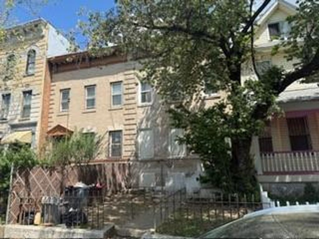 Photo of 23 Kenilworth Place, Brooklyn, NY 11210 (MLS # 500611)