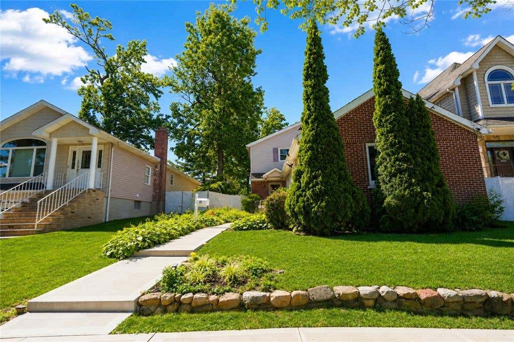 Photo of 97 Hillcrest Street, Staten Island, NY 10308 (MLS # 503202)