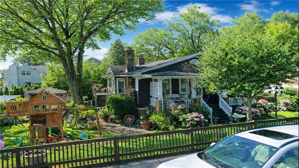 Photo of 42 Bishop Street, Staten Island, NY 10306 (MLS # 498407)