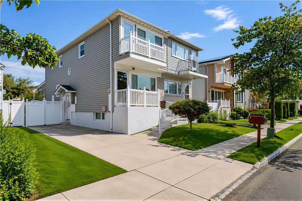 Photo of 62 Mayberry Promenade, Staten Island, NY 10312 (MLS # 503389)
