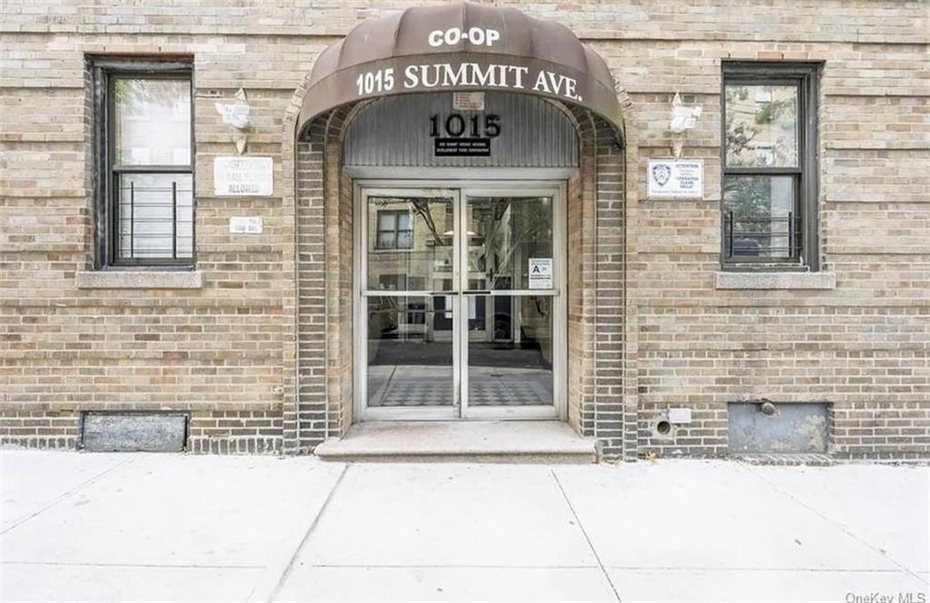 Photo of 1015 Summit Avenue #4a, Bronx, NY 10452 (MLS # 502215)