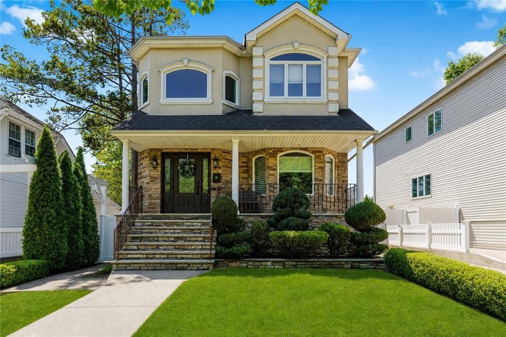 Photo of 38 Cloverdale Avenue, Staten Island, NY 10308 (MLS # 501307)