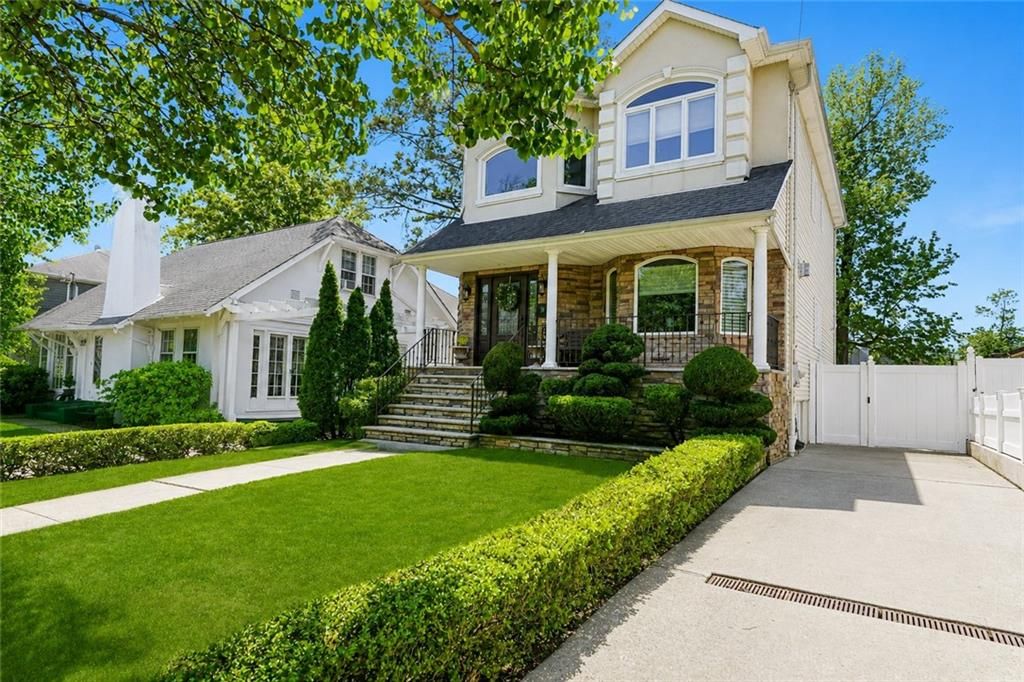 Photo of 38 Cloverdale Avenue, Staten Island, NY 10308 (MLS # 501307)