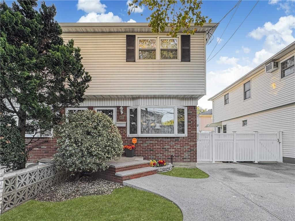 Photo of 154 Dongan Hills Avenue, Staten Island, NY 10305 (MLS # 496758)