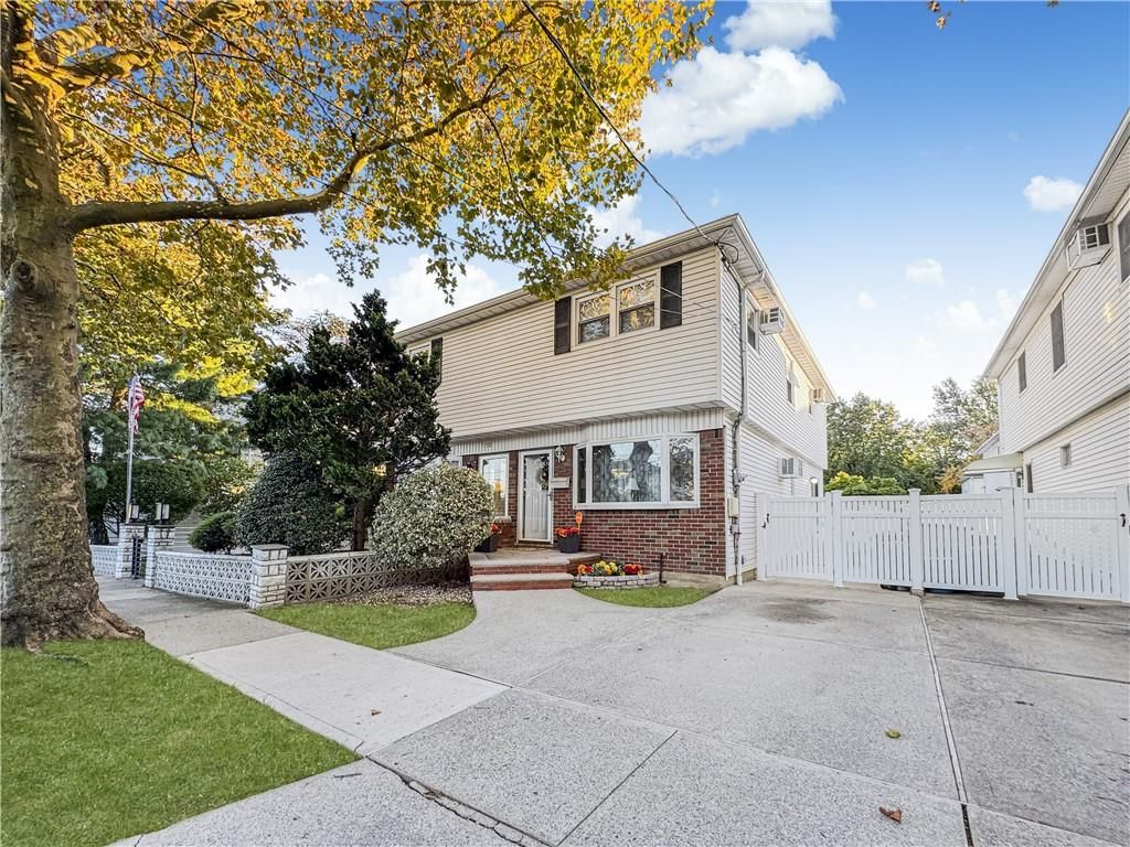 Photo of 154 Dongan Hills Avenue, Staten Island, NY 10305 (MLS # 496758)