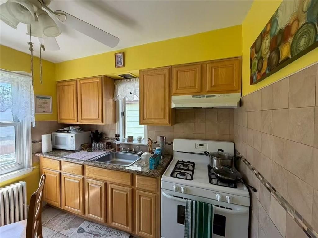 Photo of 190 Hope Avenue, Staten Island, NY 10305 (MLS # 501145)