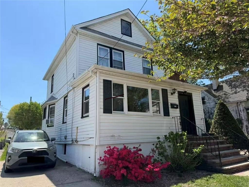 Photo of 190 Hope Avenue, Staten Island, NY 10305 (MLS # 501145)