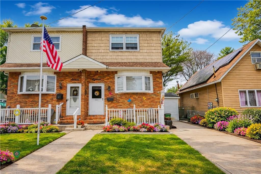 Photo of 18 Parish Avenue, Staten Island, NY 10314 (MLS # 500201)