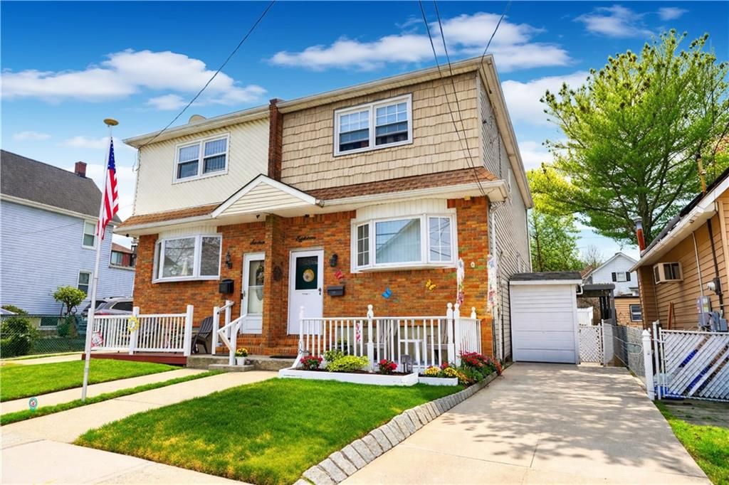 Photo of 18 Parish Avenue, Staten Island, NY 10314 (MLS # 500201)