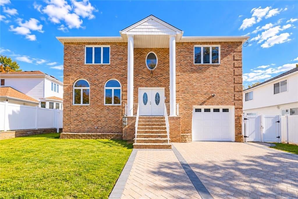 Photo of 615 Page Avenue, Staten Island, NY 10307 (MLS # 505705)