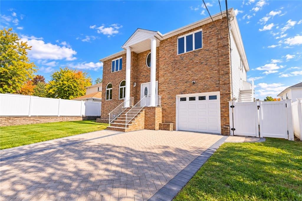 Photo of 615 Page Avenue, Staten Island, NY 10307 (MLS # 505705)