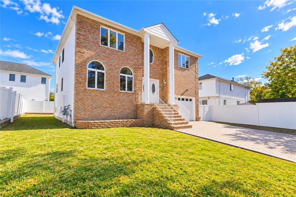 Photo of 615 Page Avenue, Staten Island, NY 10307 (MLS # 505705)