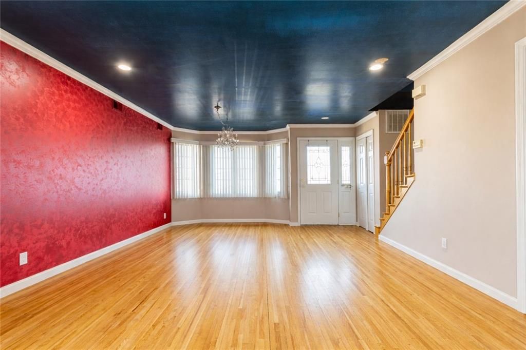 Photo of 437 Laconia Avenue, Staten Island, NY 10305 (MLS # 498486)