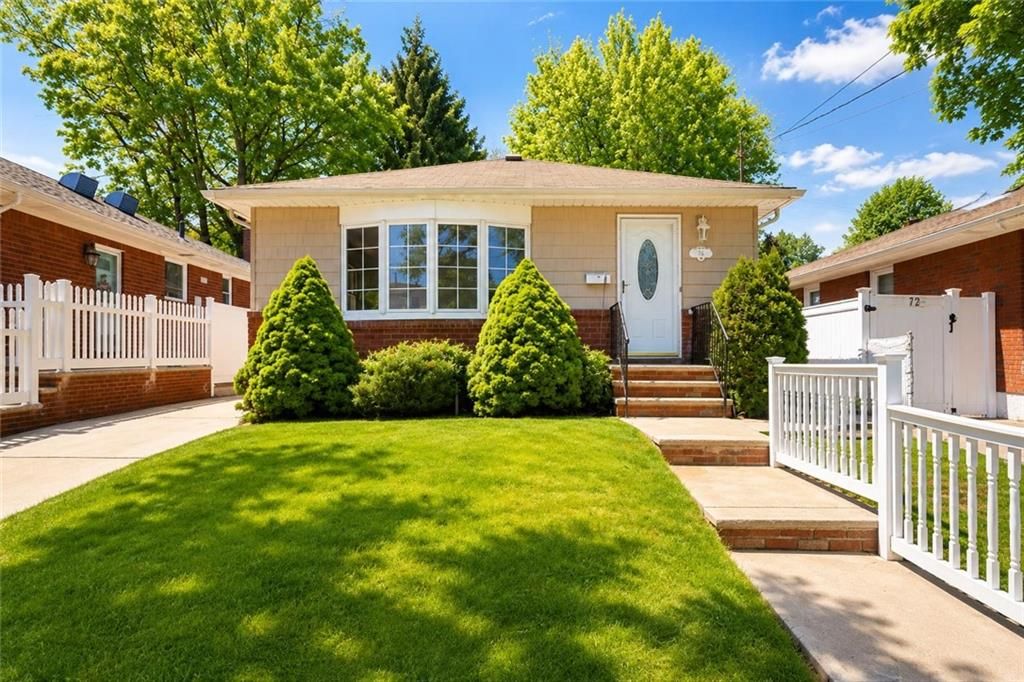 Photo of 76 Peter Avenue, Staten Island, NY 10306 (MLS # 501504)