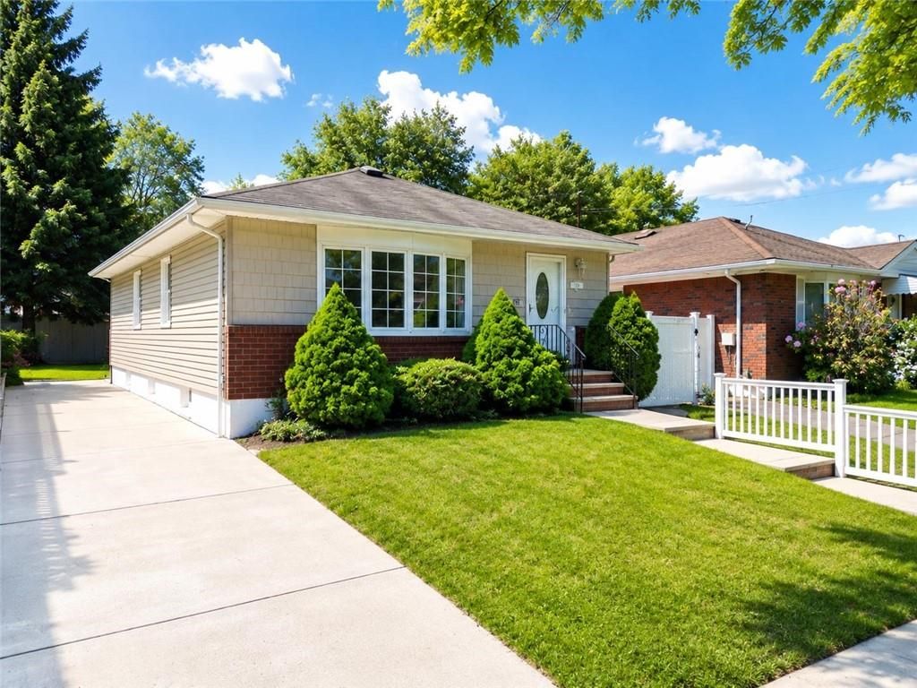Photo of 76 Peter Avenue, Staten Island, NY 10306 (MLS # 501504)