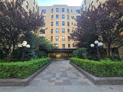 Homes For Sale - 2 End Avenue #6L<br/> Brooklyn, NY 11235
