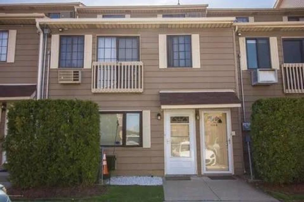 Photo of 165A LAMPED Loop #165A, Staten Island, NY 10314 (MLS # 502769)
