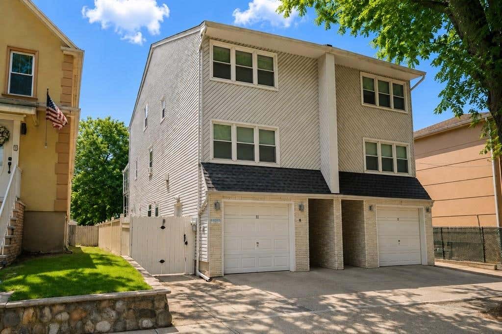 Photo of 11 Remsen Street, Staten Island, NY 10304 (MLS # 503086)