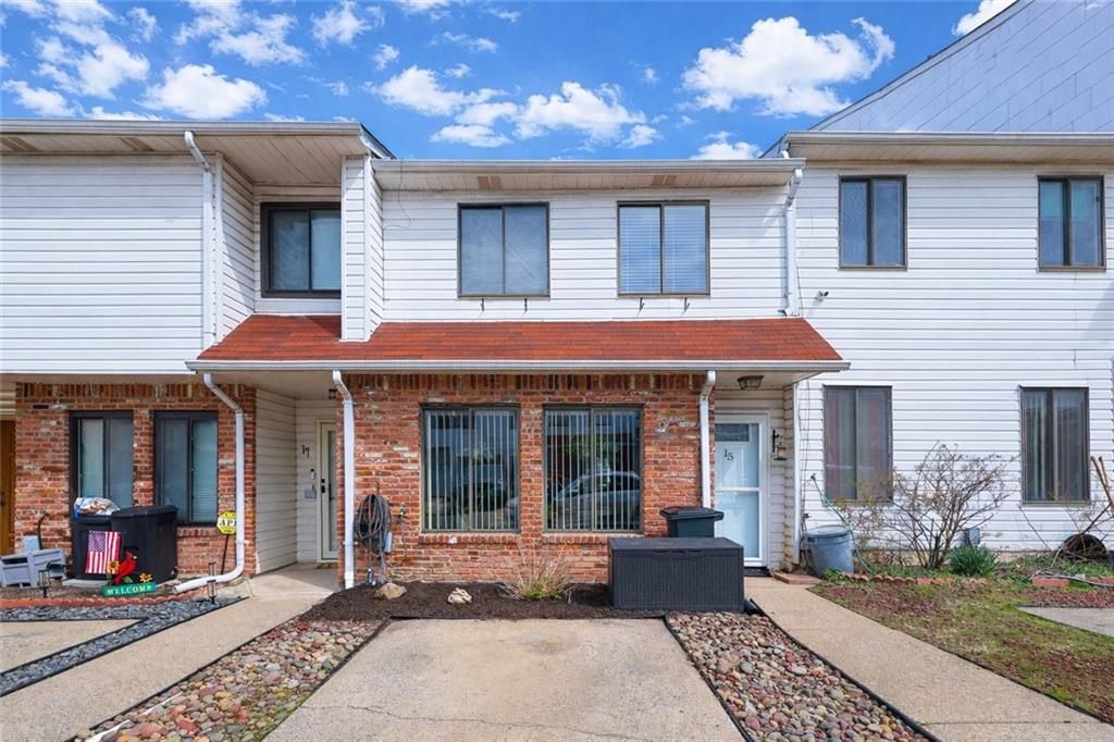 Photo of 15 Stratford Court #1, Staten Island, NY 10314 (MLS # 500040)